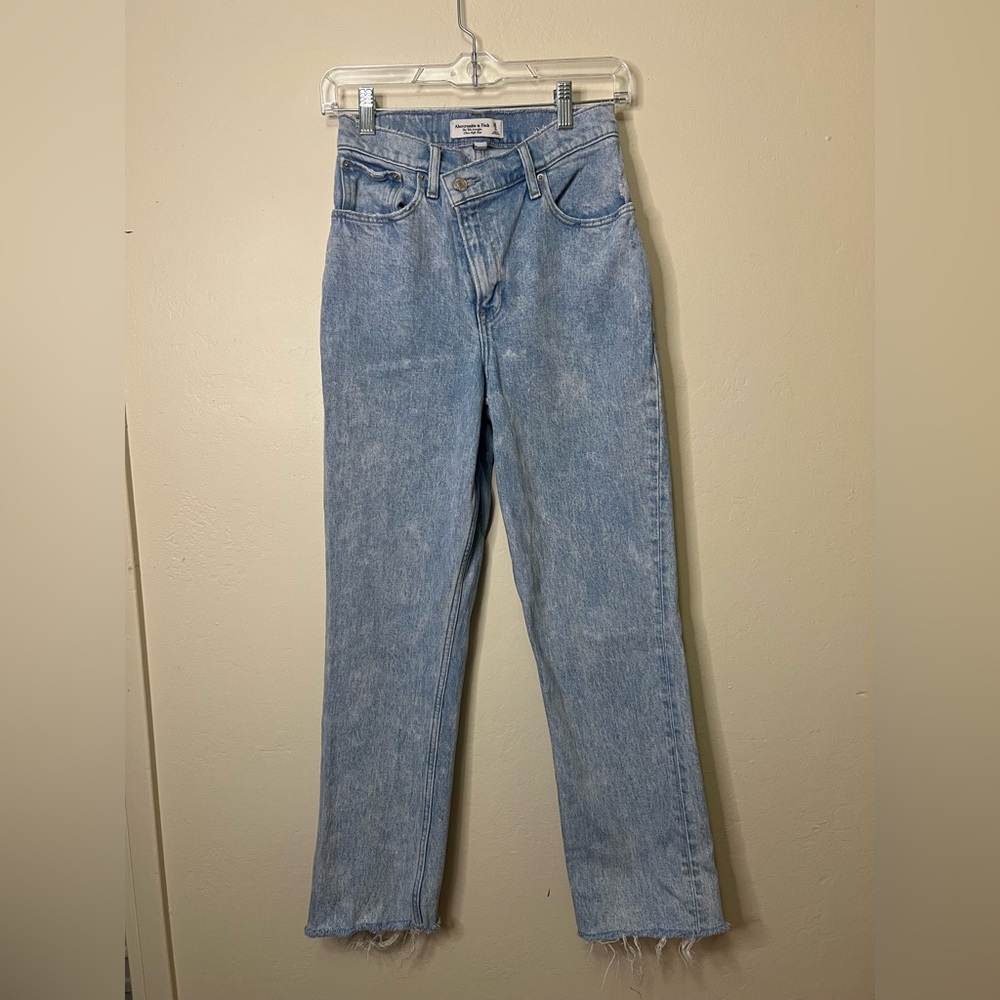 Abercrombie &‎ Fitch 90s straight leg Light Wash Straight Jeans